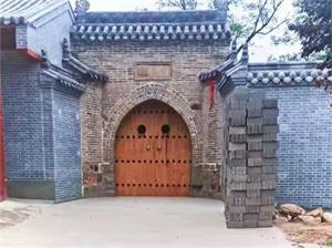 翼城旅游局局长用修庙材料给自己家起院墙盖房子被网民举报