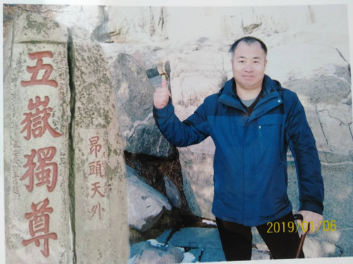 編玉禪大師登上泰山_副本.jpg