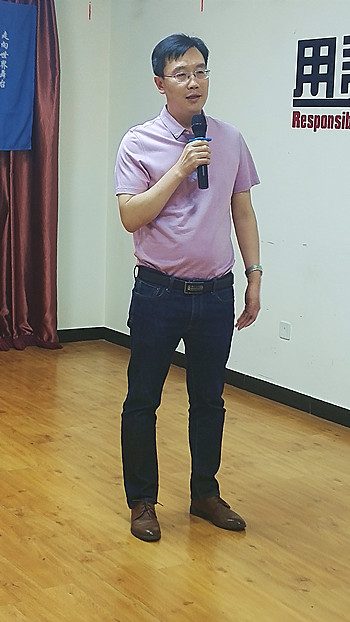 :敬老院领导赵国良总经理_副本.jpg