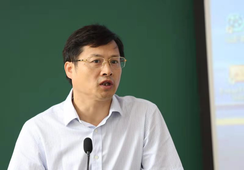 浑厚遒劲,气势如虹 一一记著名书法家李锋 浑厚遒劲,气势如虹 一一记著名书法家李锋